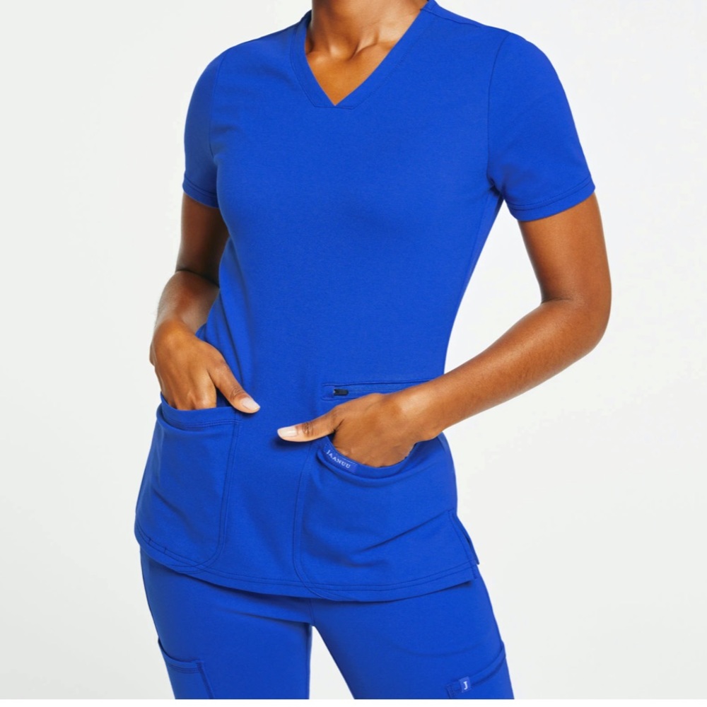 Jaanuu 4-pocket V-neck top in ARMY GREEN!!